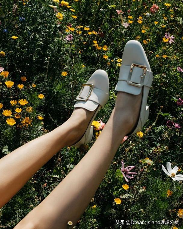 街拍白色乐福鞋,达妹街拍图文
