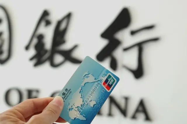 手中有多张信用卡你最怕什么 (有一张信用卡可以解一时燃眉之急)