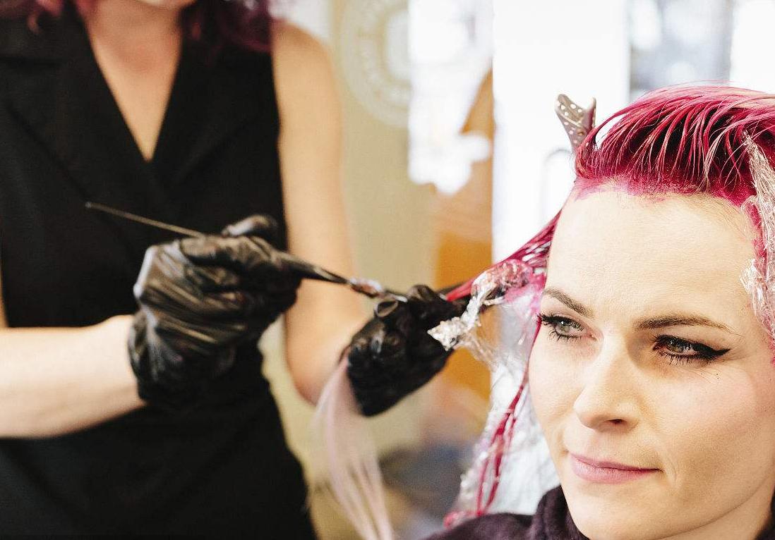 染发头皮痛是染发剂差吗,染发剂沾头皮是染发剂不好吗