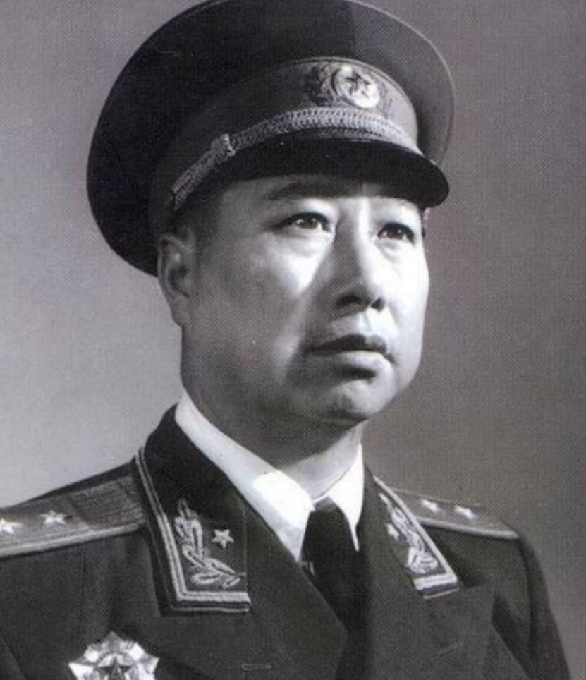 开国军人拜访老战友,司令员看望老兵敬礼视频