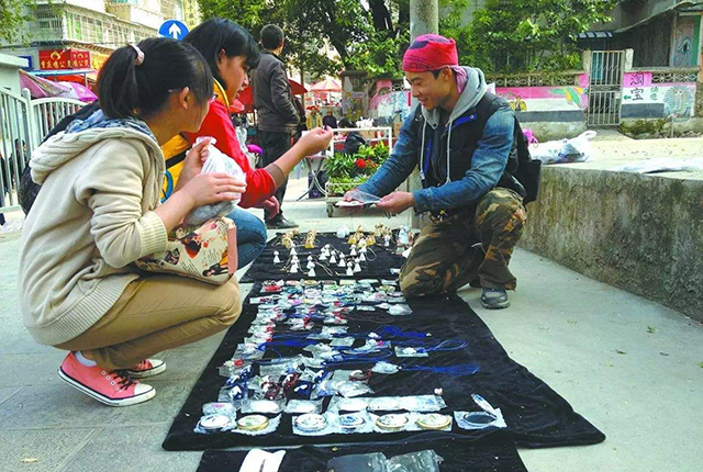 适合新手摆地摊做的小本生意,地摊干什么生意好做