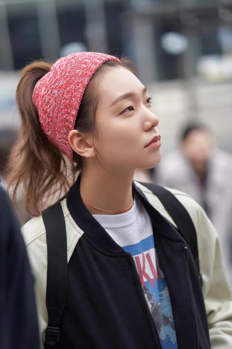 这个被嘲矮的超模火了！一脸硬伤，为啥还被Dior、Prada抢着宠？