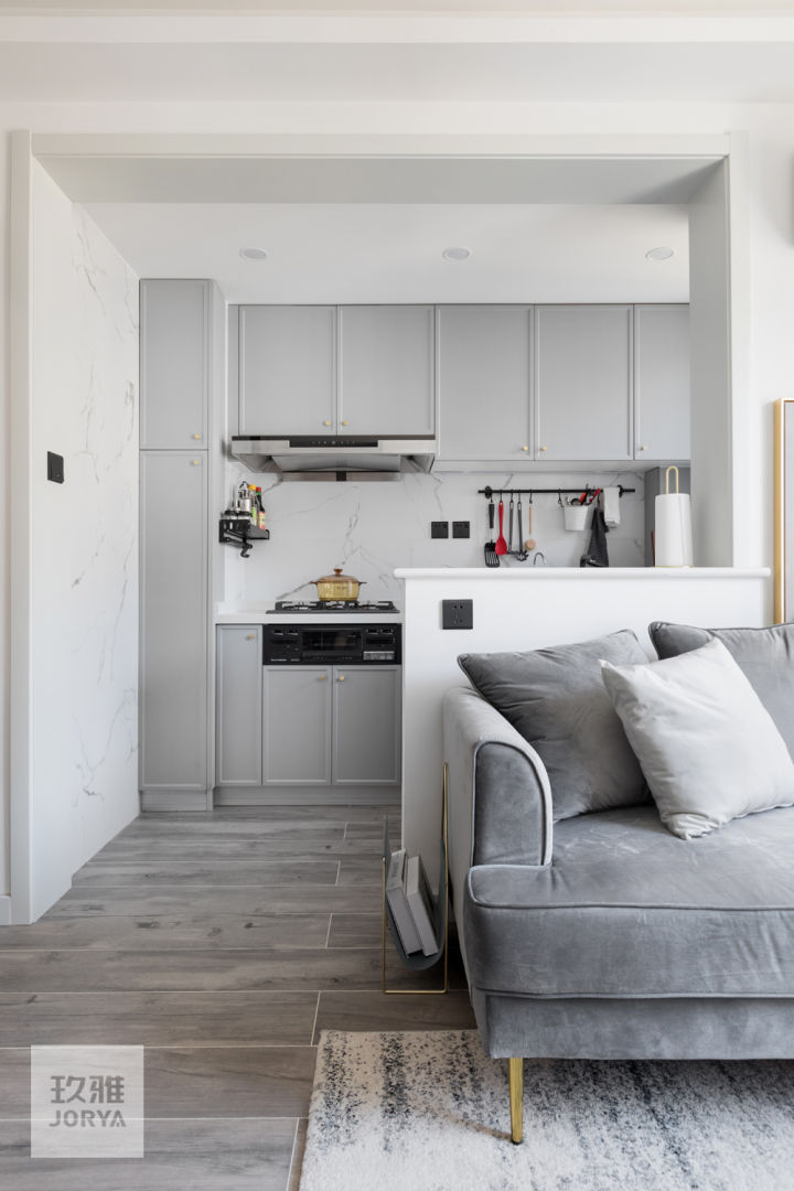 业主把家里收拾的井井有条,美女收拾家干净卫生