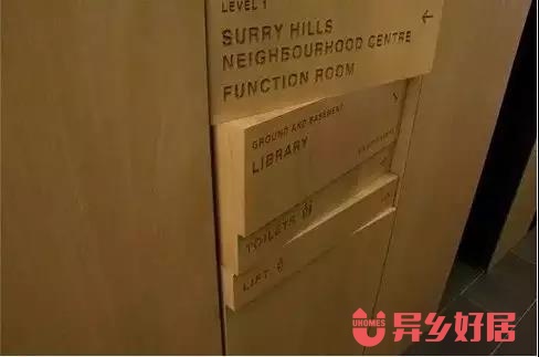 徜徉书籍海洋享受读书乐趣,徜徉在书海里面