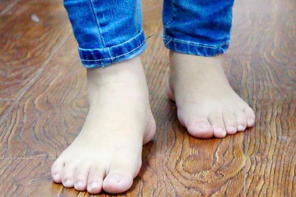 什么原因导致脚臭怎么治,人为什么有脚臭