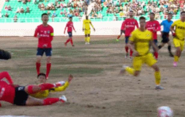 中甲裁判判罚引冲突后续,中甲逆天误判犯规球员遭罚