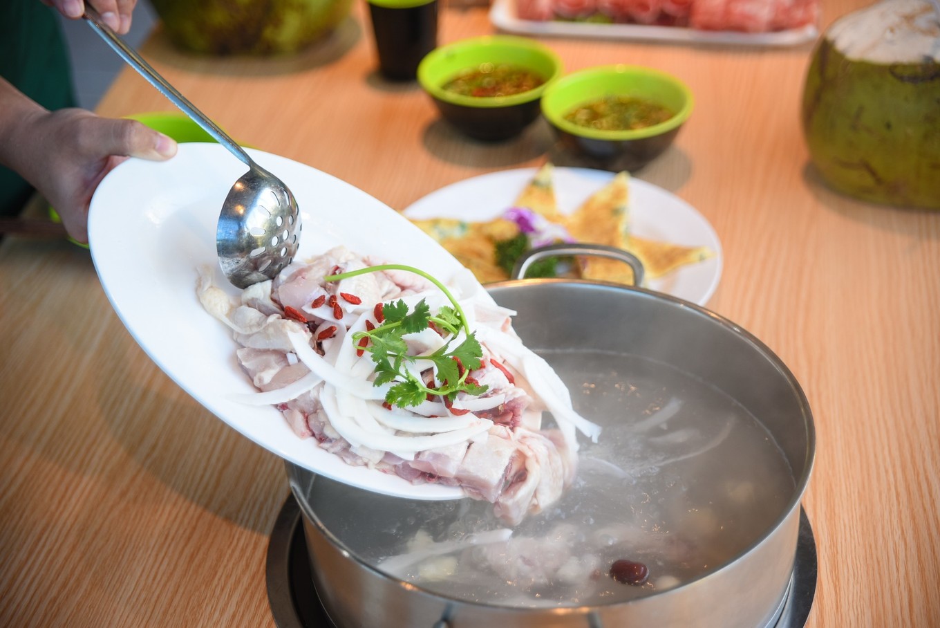 三亚旅游与美食攻略,三亚旅游攻略三亚美食