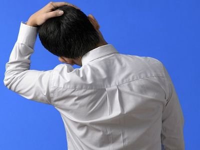 肩颈痛、颈椎不舒服，举起双手贴在墙上，颈椎一天比一天舒服