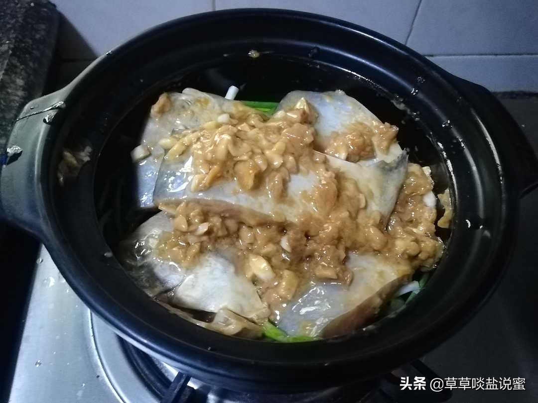 白鲳鱼怎么焖好吃,清蒸黑鲳鱼的做法大全