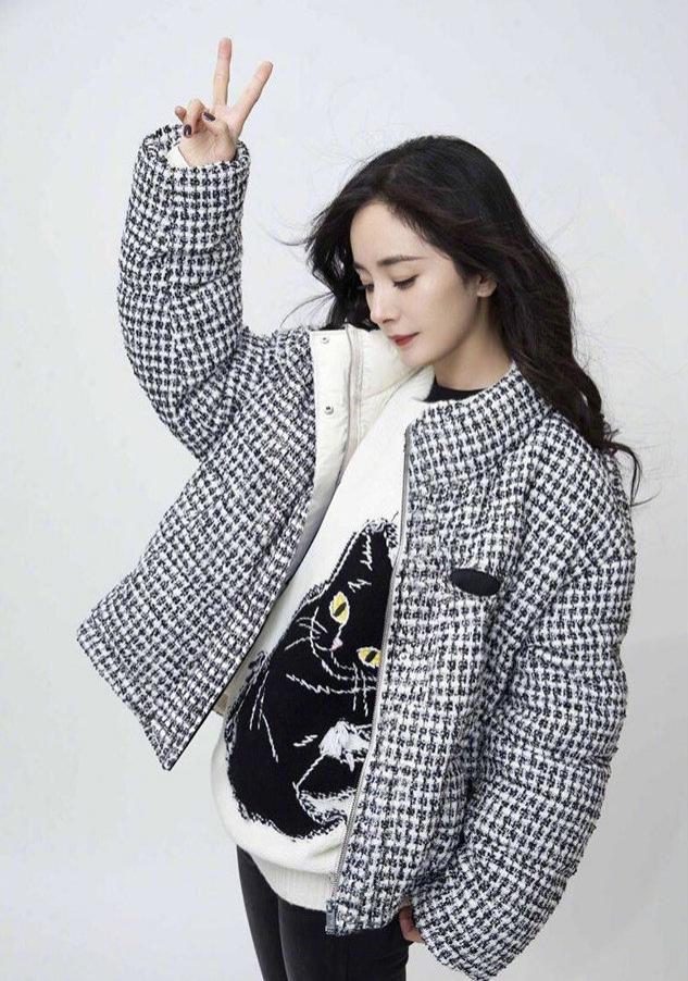 羽绒服杨幂2020同款,杨幂冬季羽绒服最新穿搭