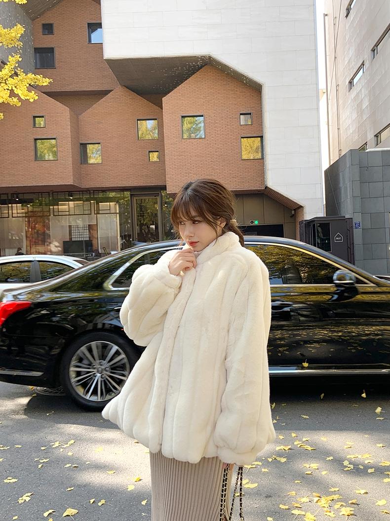 冬季羊羔绒外套显瘦新款,保暖又好看羊羔绒外套冬季必备