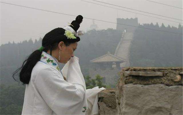 修长城月工资8000元,别不信,孟姜女听听就行