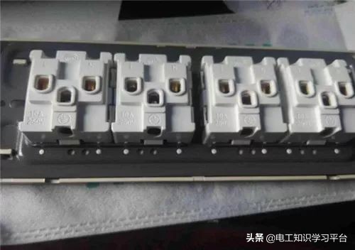 二十孔插座怎么接线,暗装插座二十孔带开关