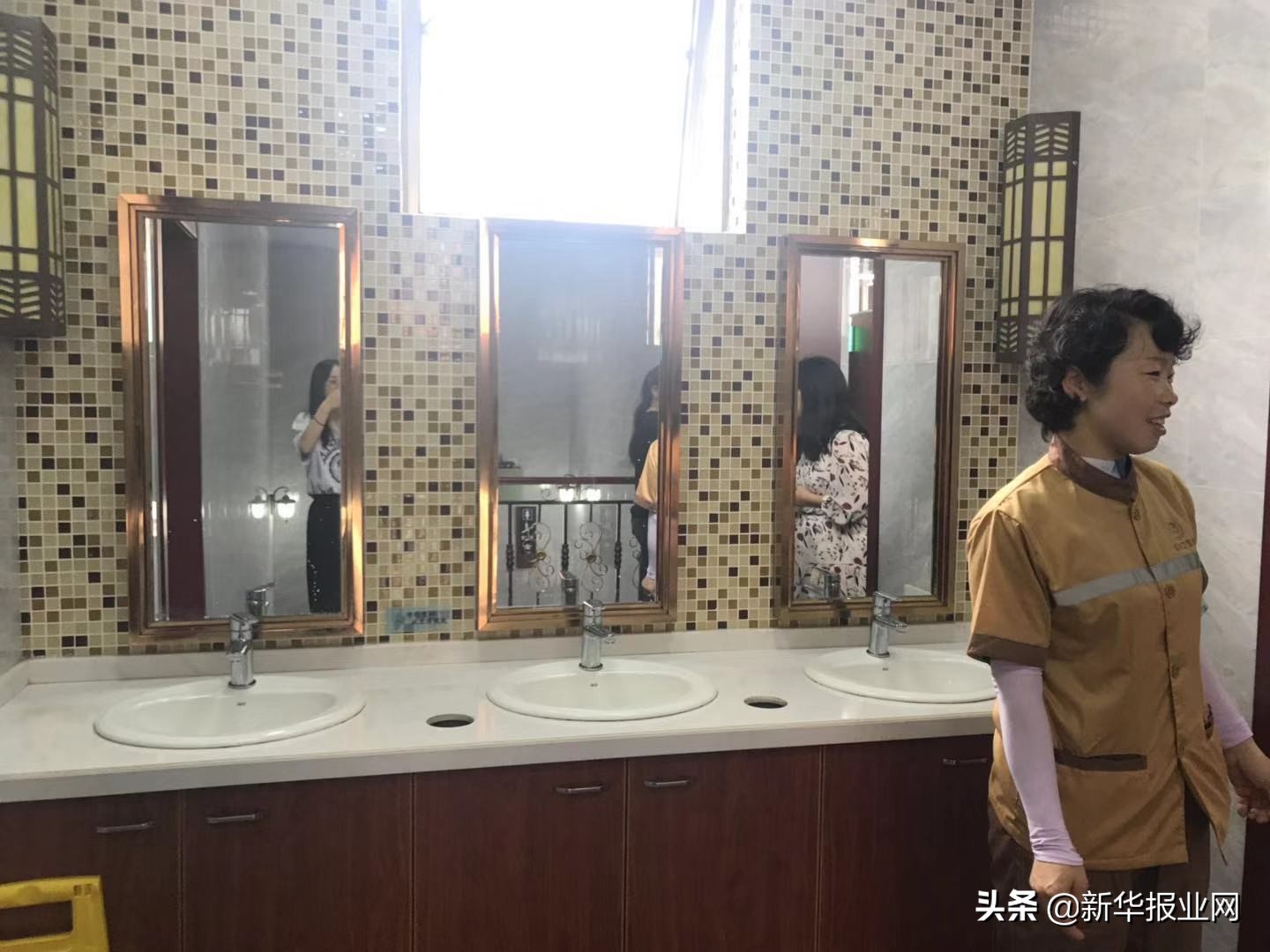 卫生间刷脸识别厕纸机,厕所刷脸取纸机