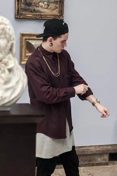 帽子怎么戴才能防止飞起来,戴棒球帽怎么撑起来小技巧