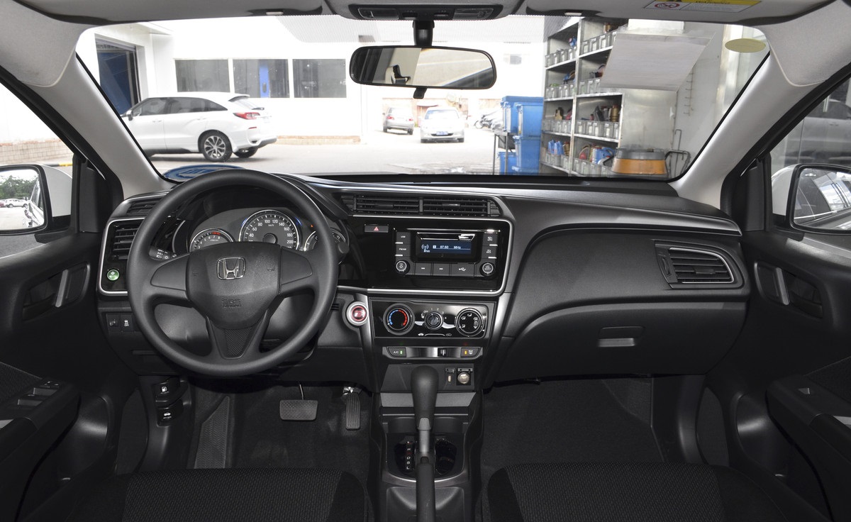 飞度三厢版价格,飞度地球梦1.592还是95