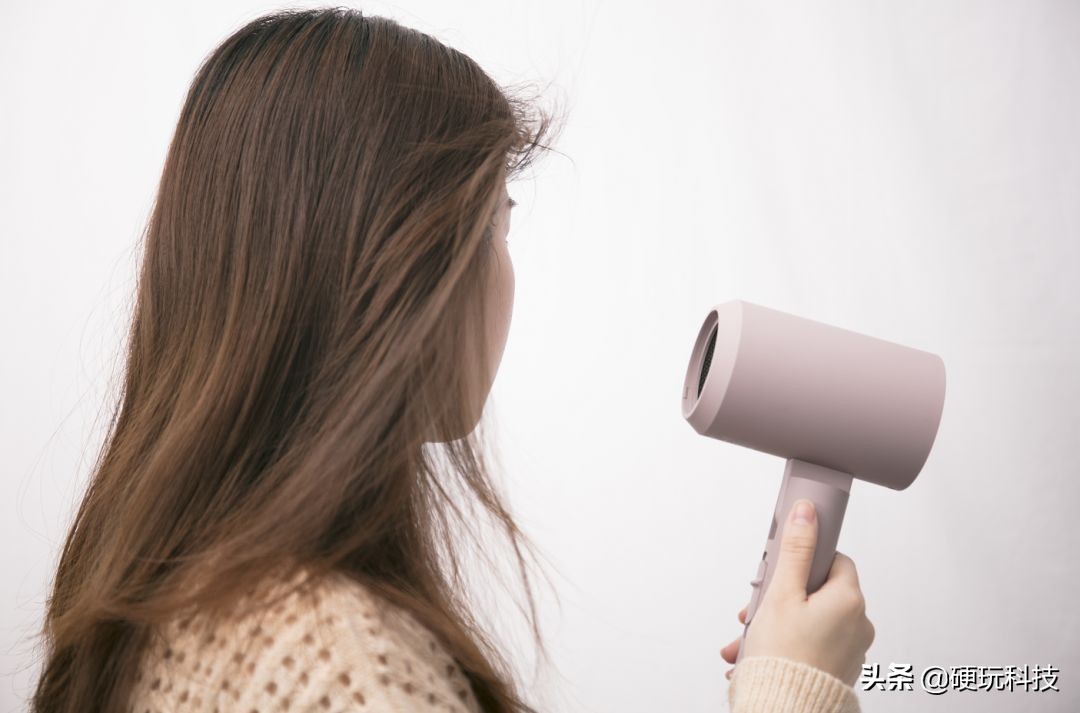 怎么吹干头发女,如何吹干女人头发