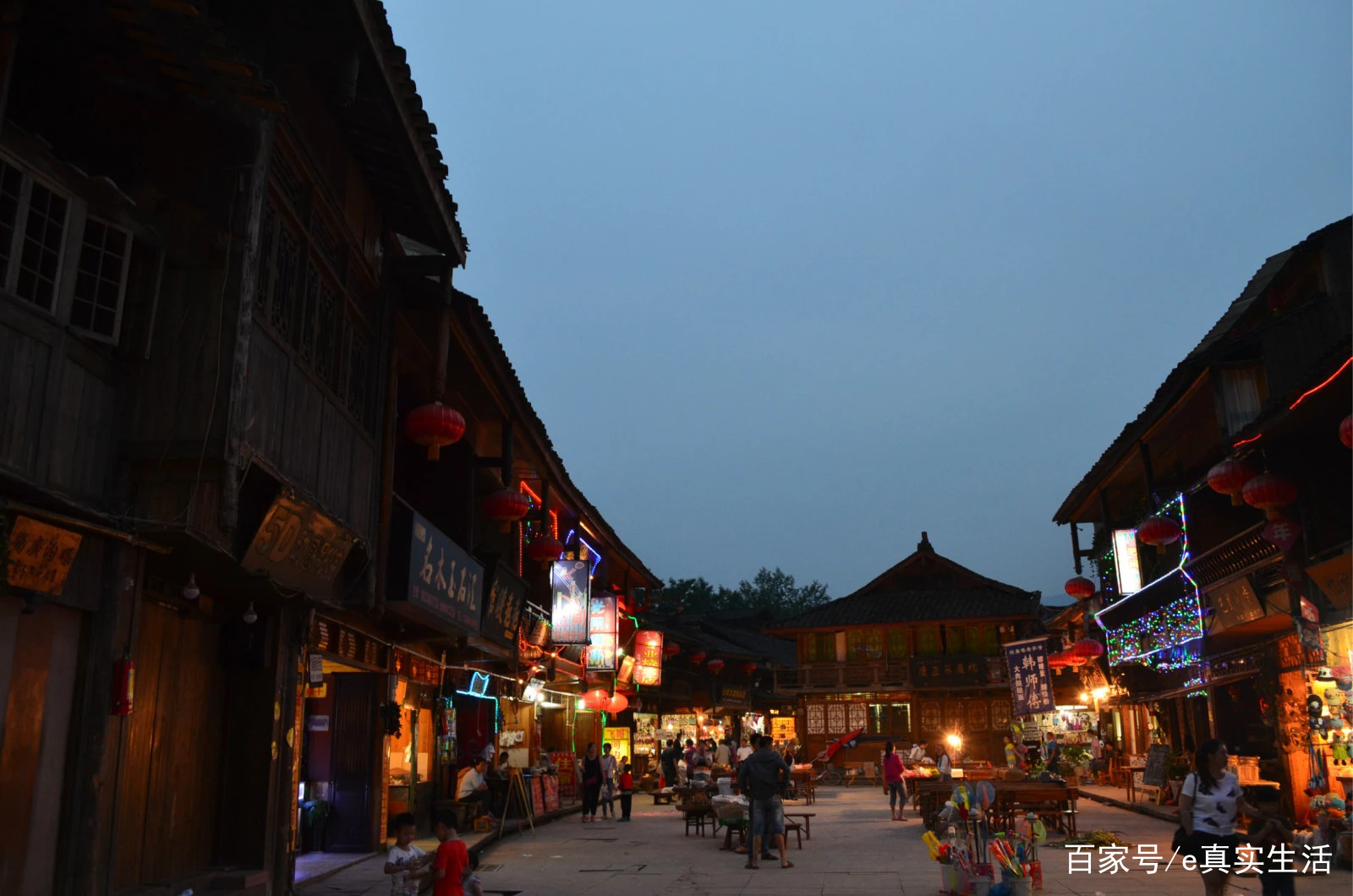 上里古镇，一个名副其实的古镇，人很少，跟丽江大研古城有的一比