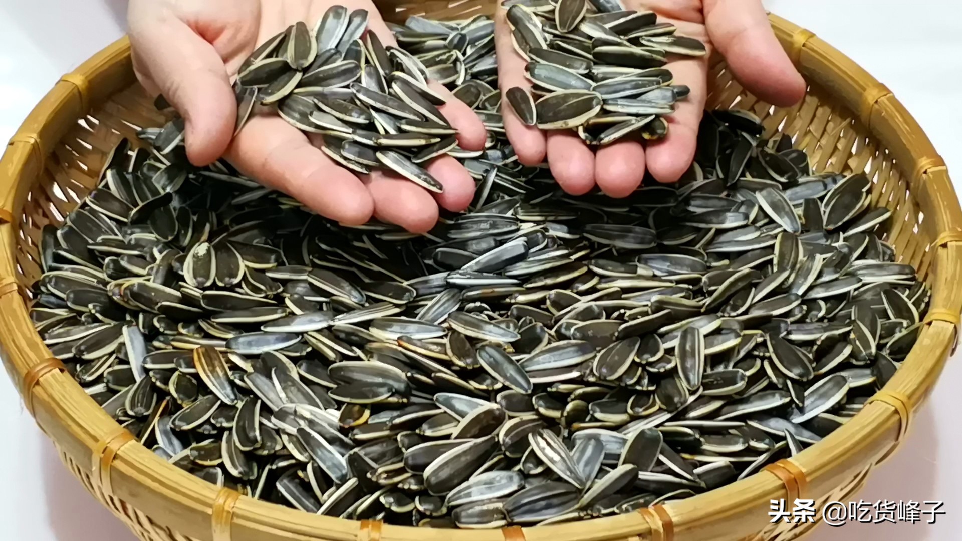 买瓜子哪个口味质量好,瓜子选原味的贵还是五香的贵