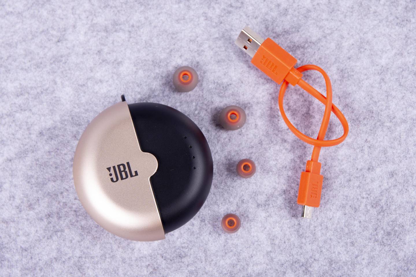 799元可以买到啥jbl防水无线耳机,jbl透明蓝牙耳机测评