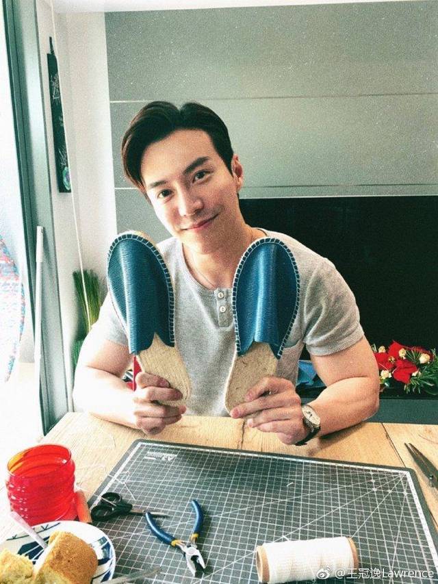 “大嘴猴夫妇”都是宝藏!海兰察亲手制作皮拖鞋,肱二头肌很打眼