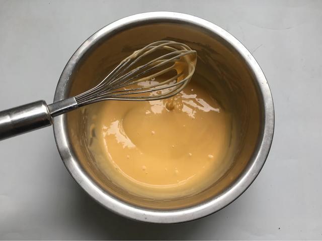 4个鸡蛋1碗面粉做松软可口蛋糕,用电饭煲2个鸡蛋做戚风蛋糕