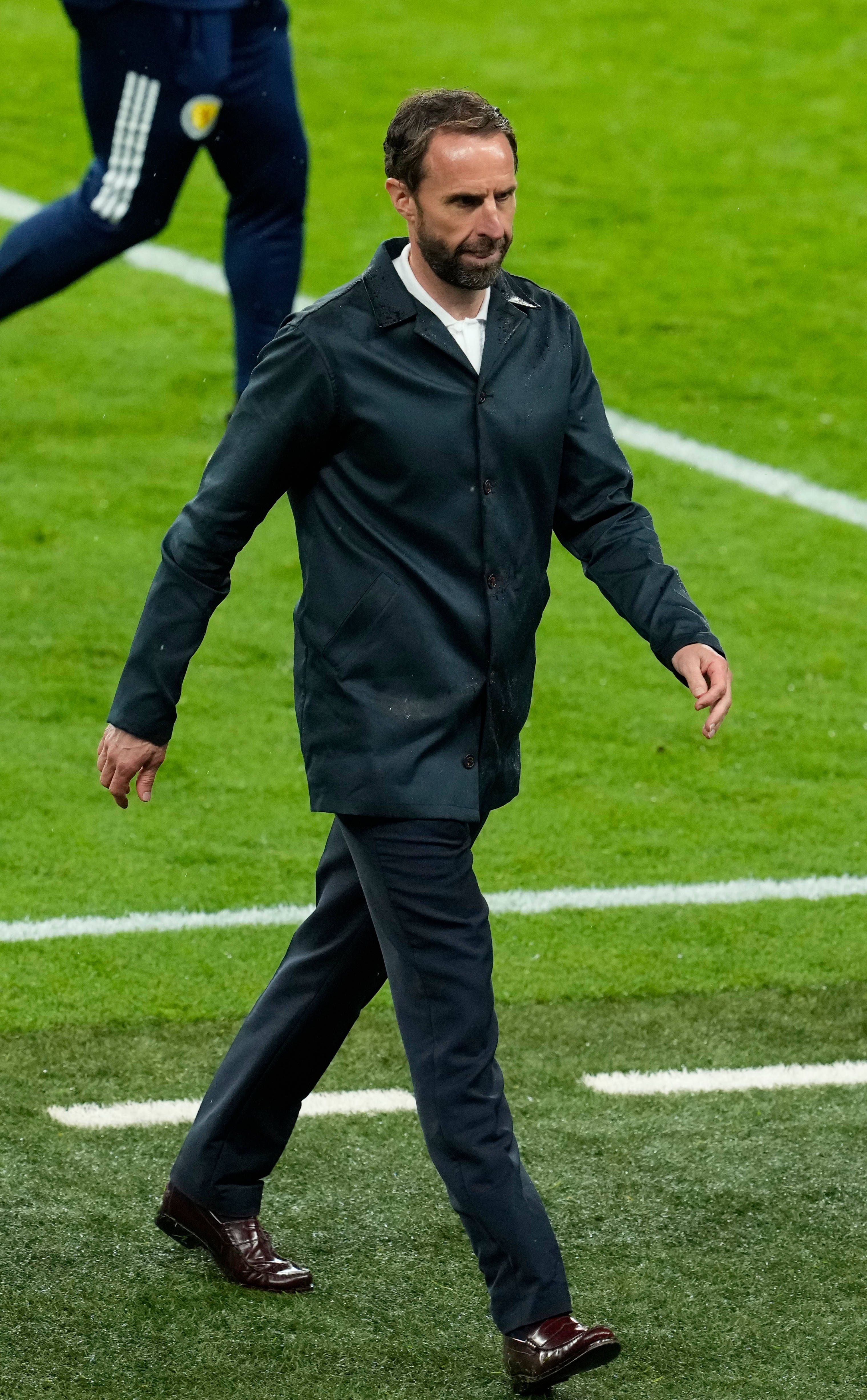 大饱眼福!欧洲杯名帅衣品赏析:索思盖特弃马甲曼奇尼秀阿玛尼