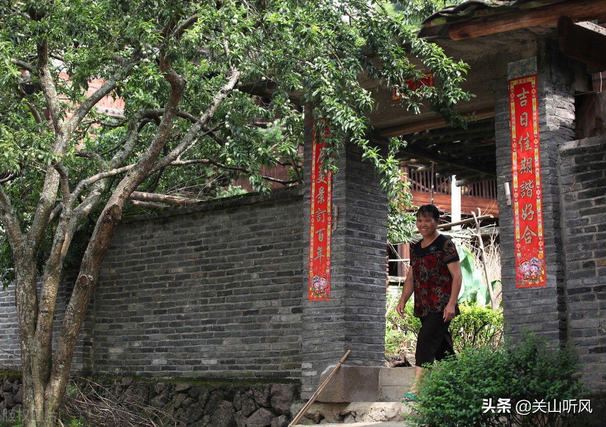 俗语入土不拜客,入土不拜客热孝不登门下一句