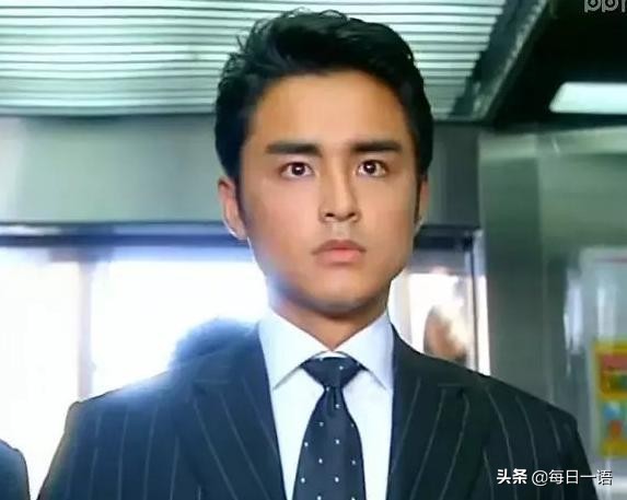 明道抱娃出游父爱爆棚,明道官宣当爸爸照片