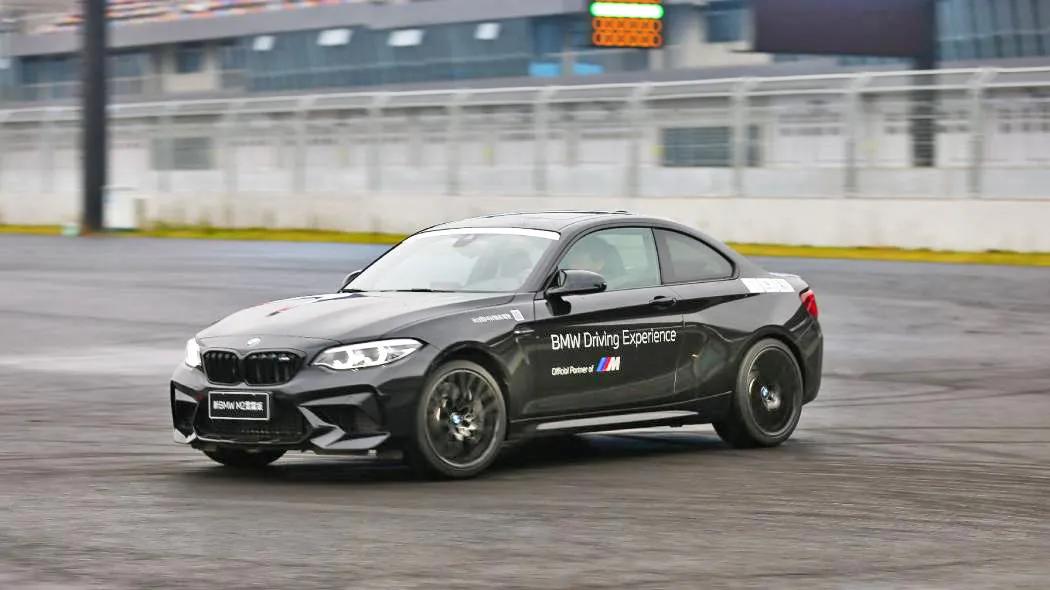 拒绝‘器材*党**’价值三千的BMW精英驾驶到底能学到什么？