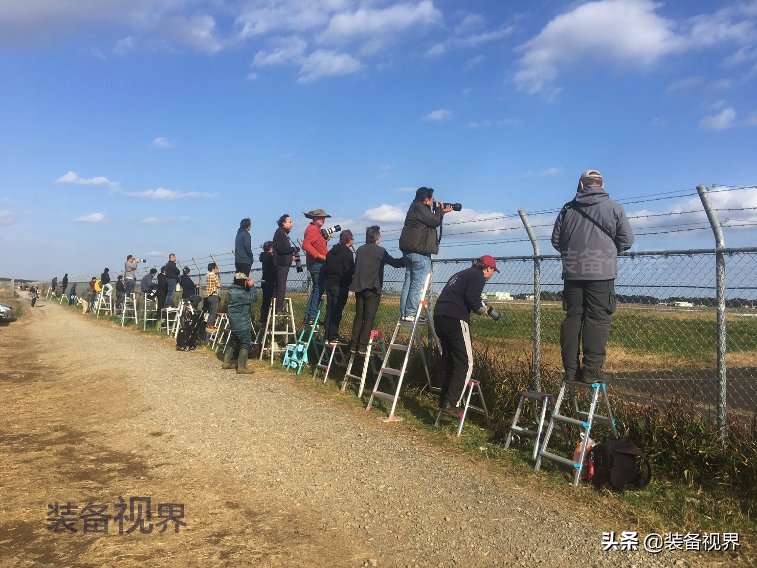 拍战斗机一般用什么镜头,军迷拍战机时的设备