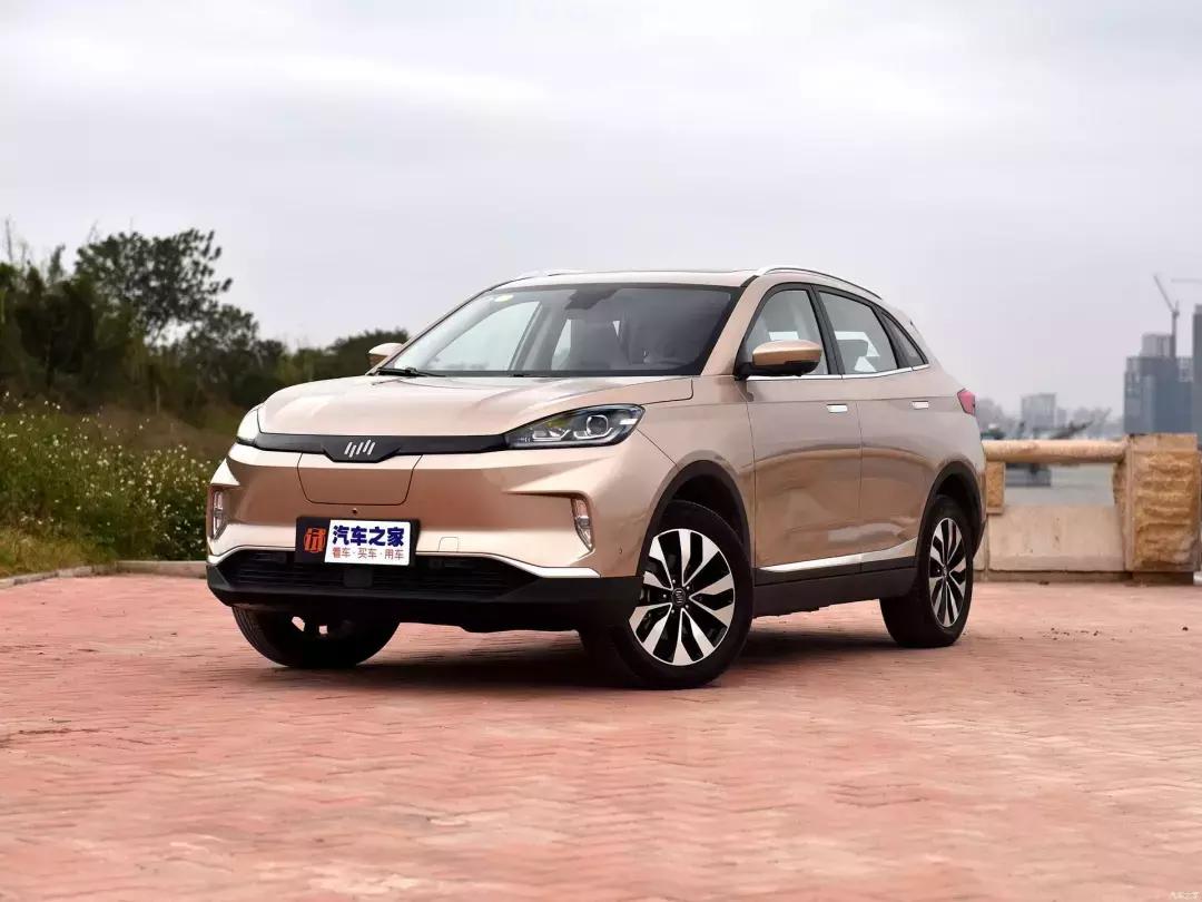 同一车型纯电汽车和燃油汽车价格,25万的电动车和15万的燃油车比较