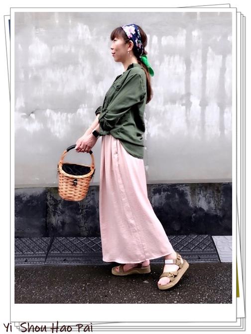 粉红色裤子搭配什么颜色上衣好看,粉红色裤子配什么上衣好看