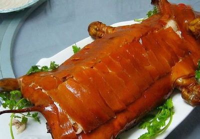 闻名全国，从江香猪个小长不大，曾是贡品，皮薄肉多十里飘香