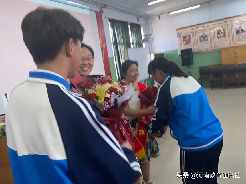 岁月如歌情怀依旧退休老师欢送会,岁月如歌退休教师欢送会