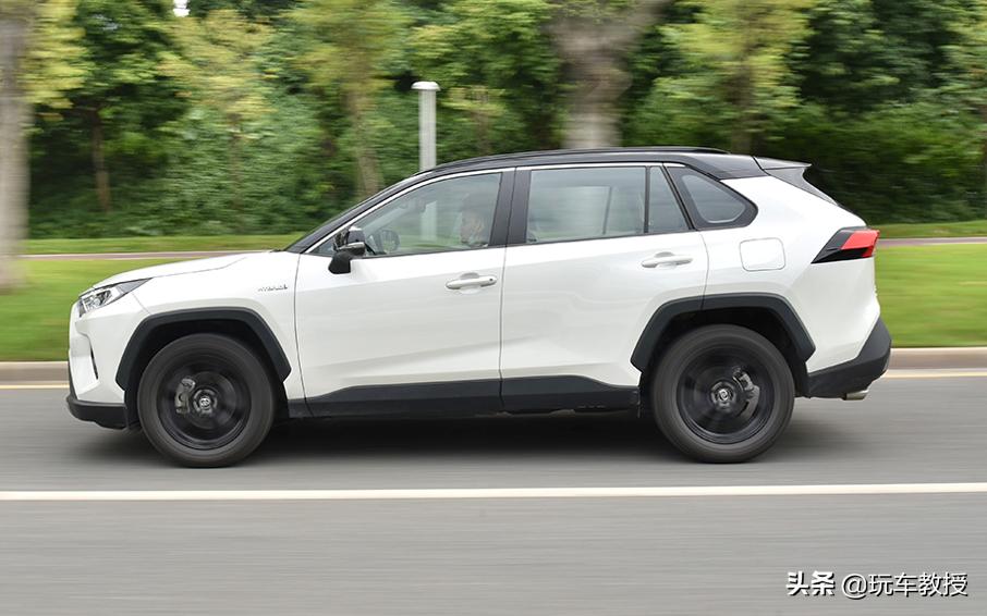 两种动力三种四驱RAV4荣放这台“神车”到底该怎么选？