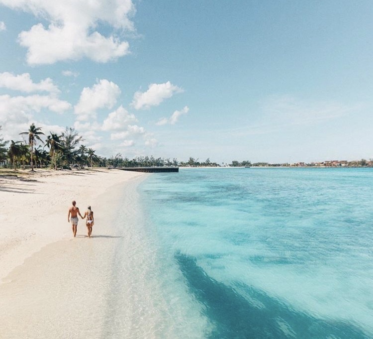 一张照片卖6500万美金,一张照片卖九千美元