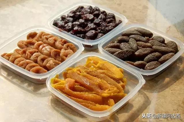 小伙吃火锅发现新大陆,小伙吃火锅吃出奇怪东西