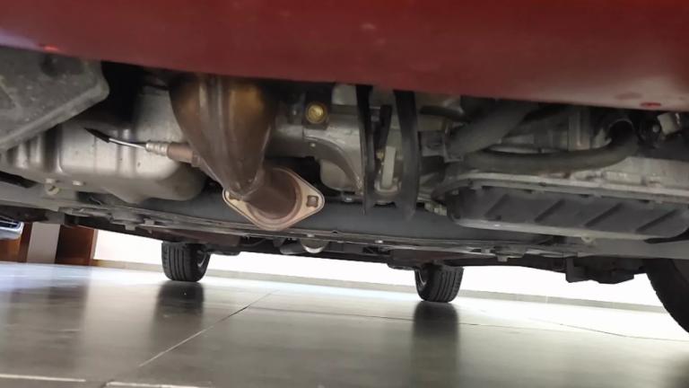 二手车买铃木雨燕好还是飞度,老款雨燕对比飞度