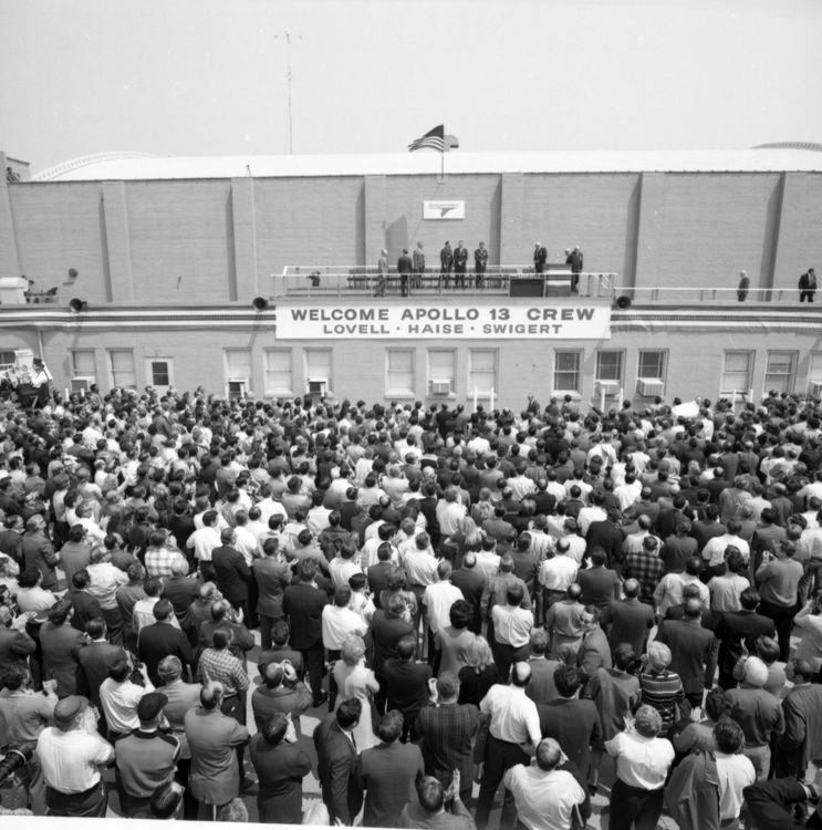 在月球上打篮球,在月球上打高尔夫