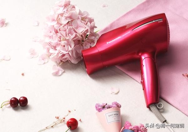 新家具标签下边的粘胶咋去掉,门上粘贴的标签怎么去除小妙招