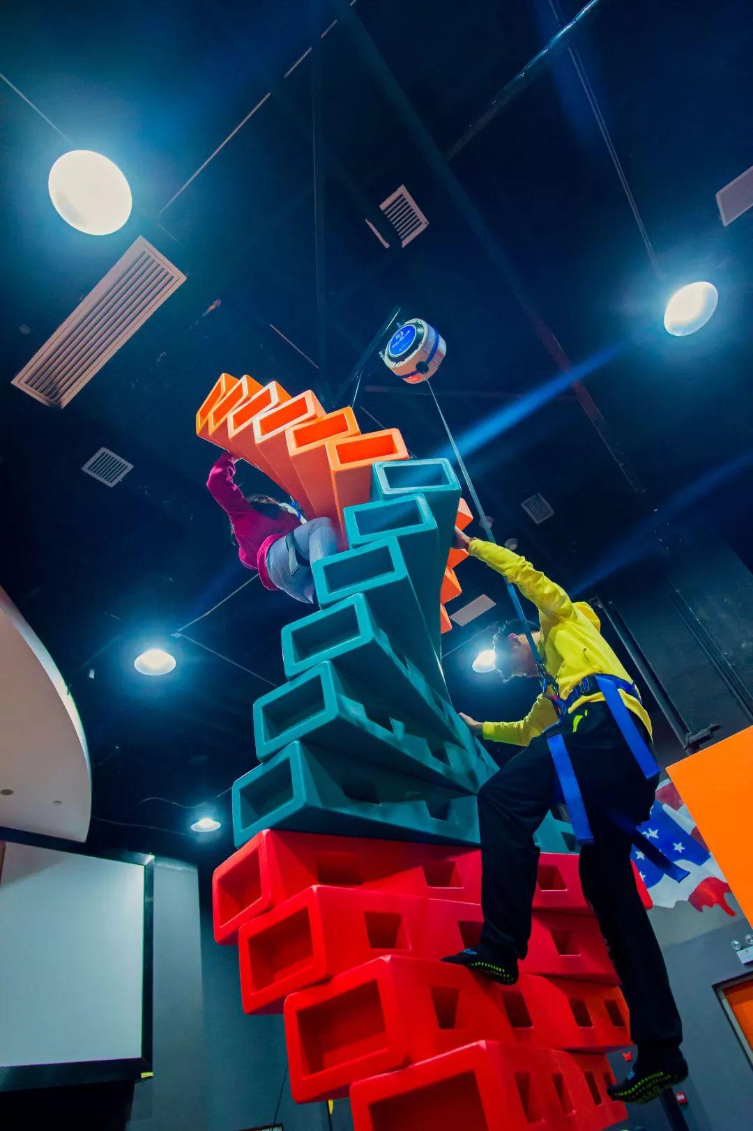 滑滑梯和蹦床乐园,弹力空间蹦床滑梯