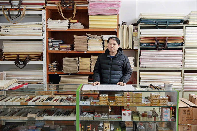 弃儿寻亲记录父亲跪地道歉,江南弃儿寻亲团聚视频