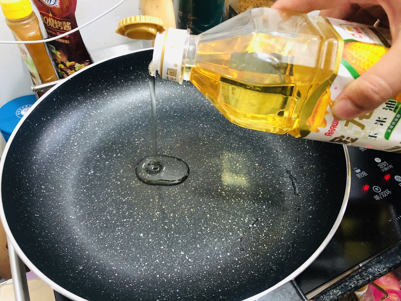 鲜虾的虾头怎么制作才好吃,虾既简单又美味虾肉鲜嫩