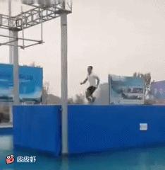 搞笑gif妹子的内心是崩溃的,搞笑gif妹子原来是个逗比