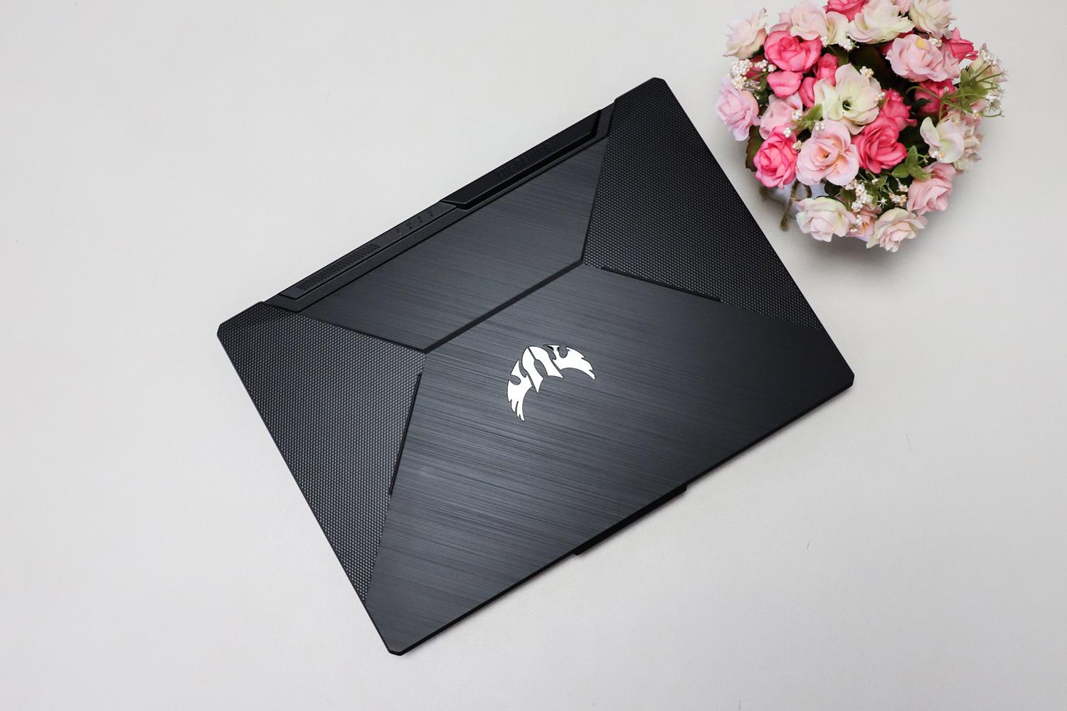 双十一游戏本选哪款?飞行堡垒8助威英雄联盟S10