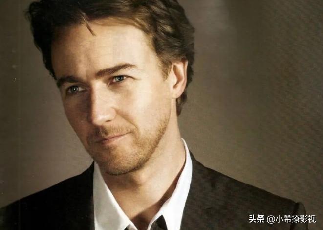 爱德华诺顿为何被抛弃演绿巨人,爱德华诺顿为什么不演戏了