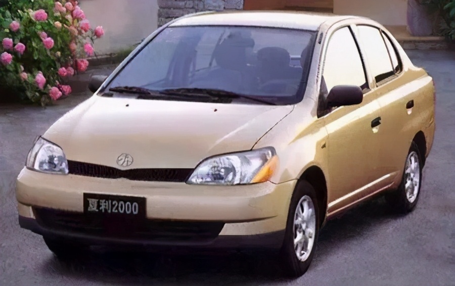 天津一汽新款夏利,再见不说再见四目相对