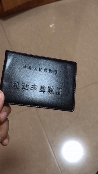 穿黑丝的“安安教练”换长裤复出！但某些主播还在玩这套