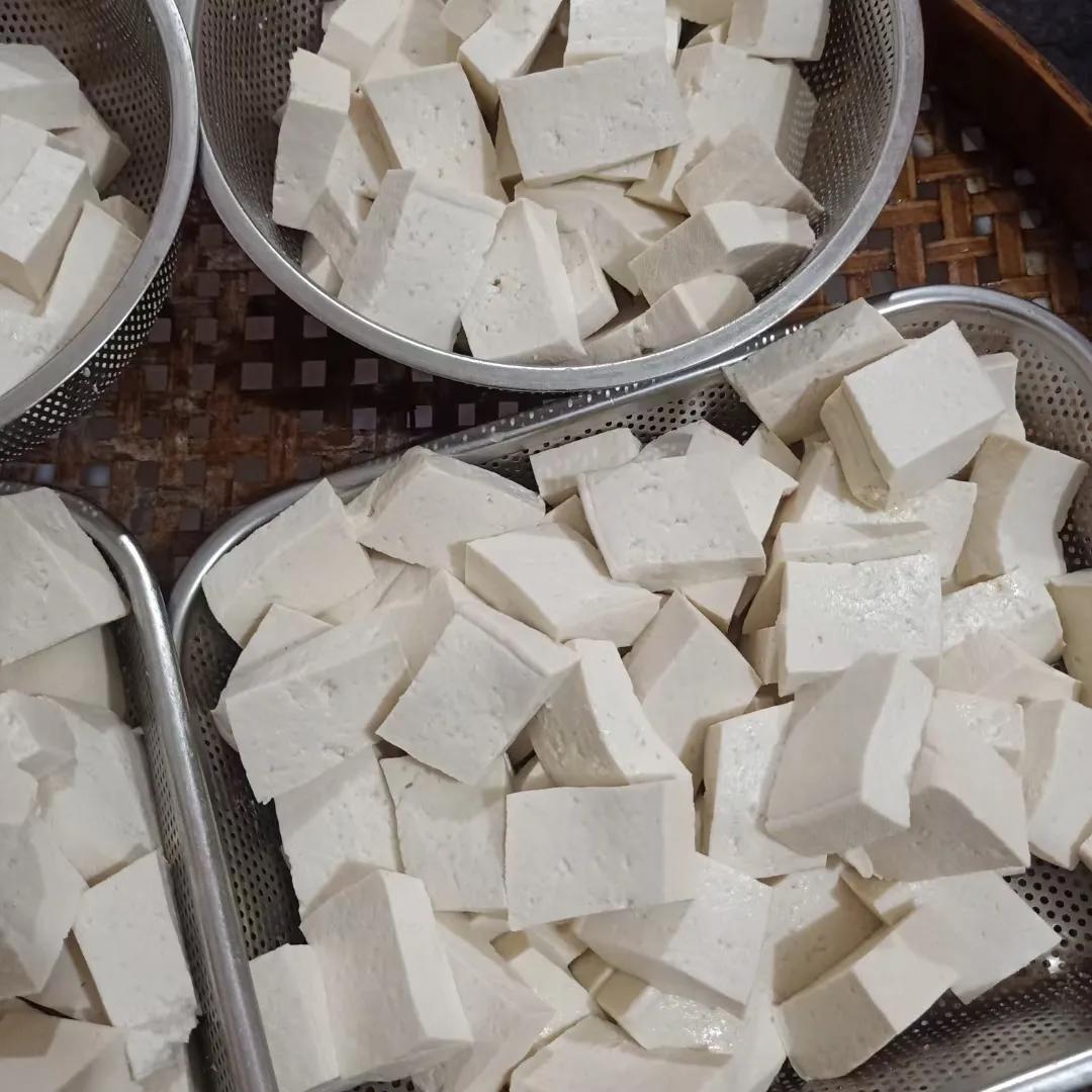 如何制作豆腐泡的方法,白豆腐如何炸成豆泡